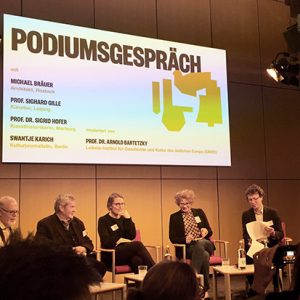 Podiumsgespräch: Sighard Gille, Michael Bräuer und Swantje Karich, Sigrid Hofer und Arnold Bartetzky. Foto: B. K.